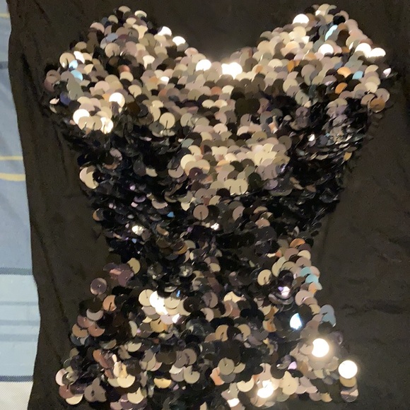 Bebe women’s dress tee. - Picture 3 of 4